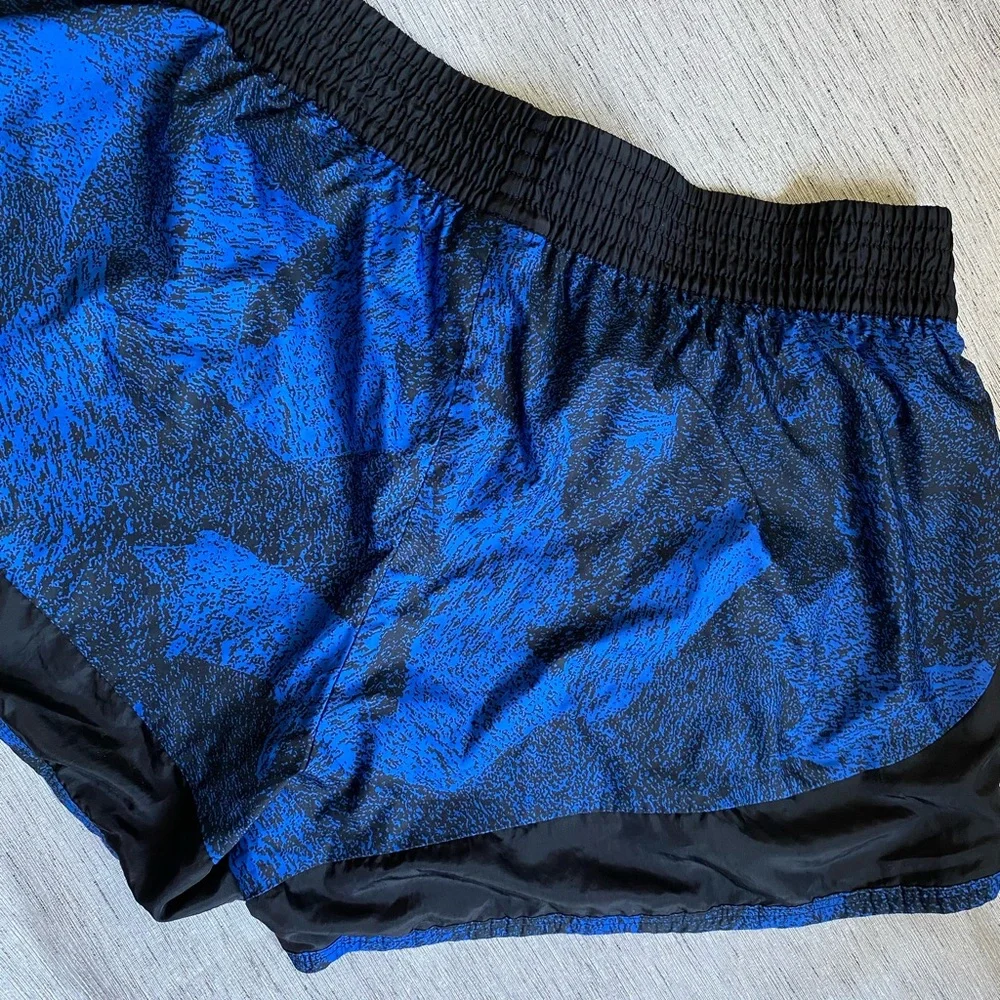 Nike Women's Athletic Shorts in Black and Blue size L
